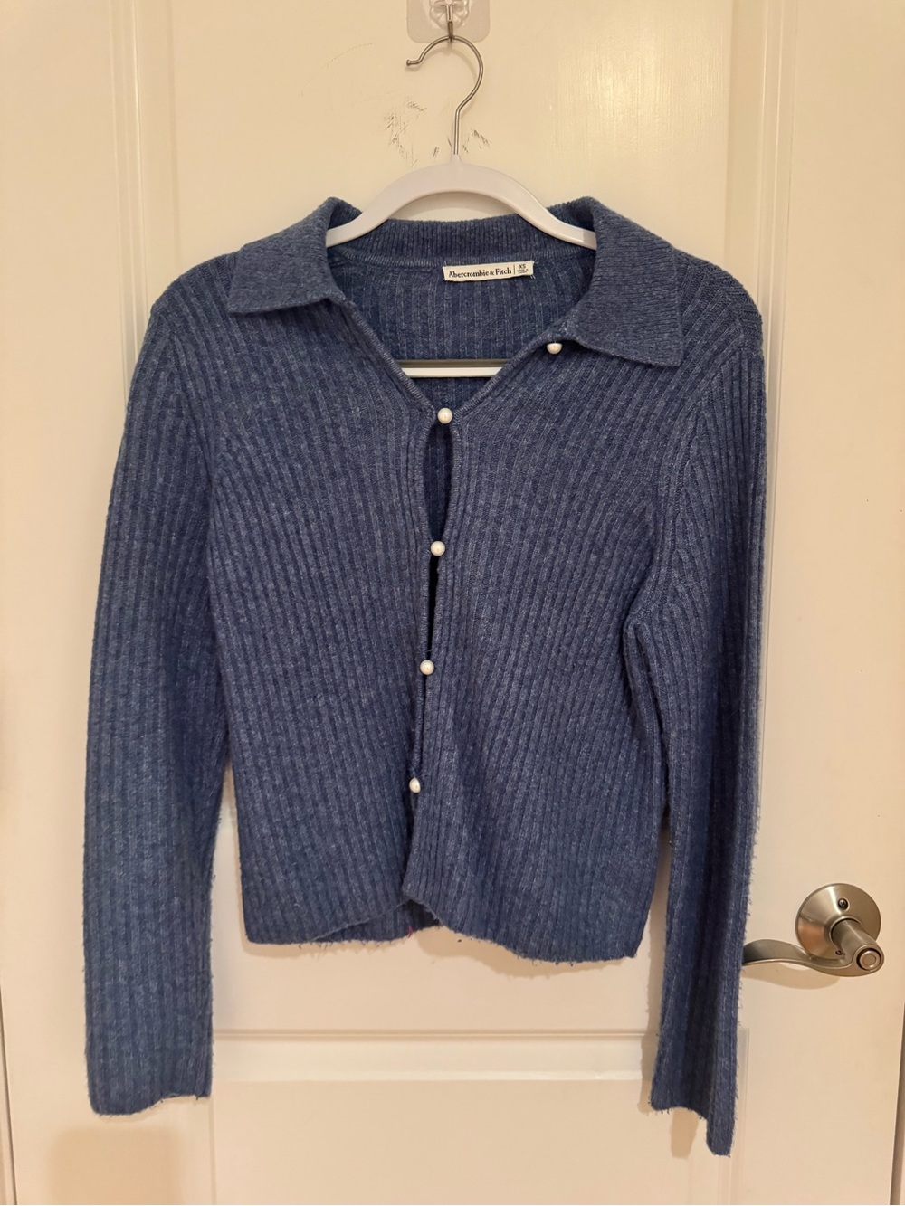 Abercrombie & Fitch Pearl-Button Ribbed Blue Cardigan